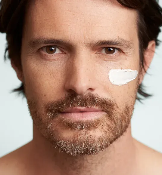 Hombre con crema