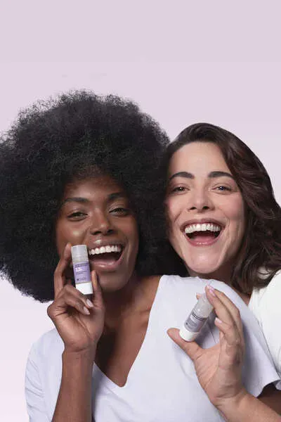 Modelos con los Activos Puros de Ácido Hialurónico y Peptido 4-Procolágeno