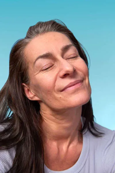 Mujer con signos de la edad