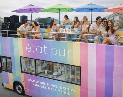 experiencia de skincare en party bus Etat Pur con productos y activos puros en CDMX